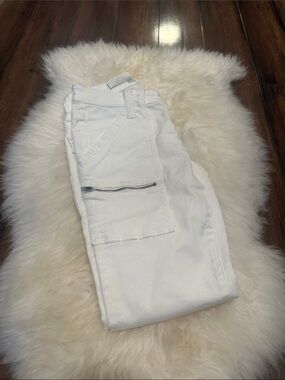 New white pants